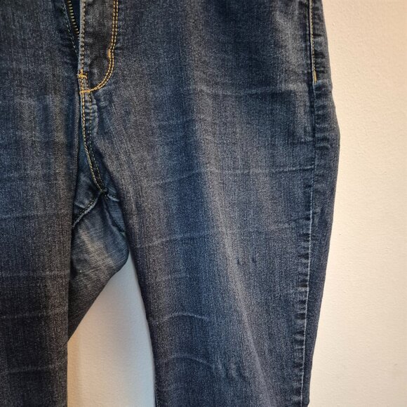 Women's Levis Bootcut Jeans size 18 LC - Picture 5 of 8